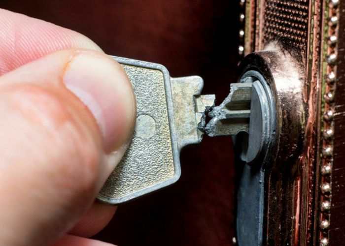 broken-key-extraction-services-swift-locksmith-raleigh